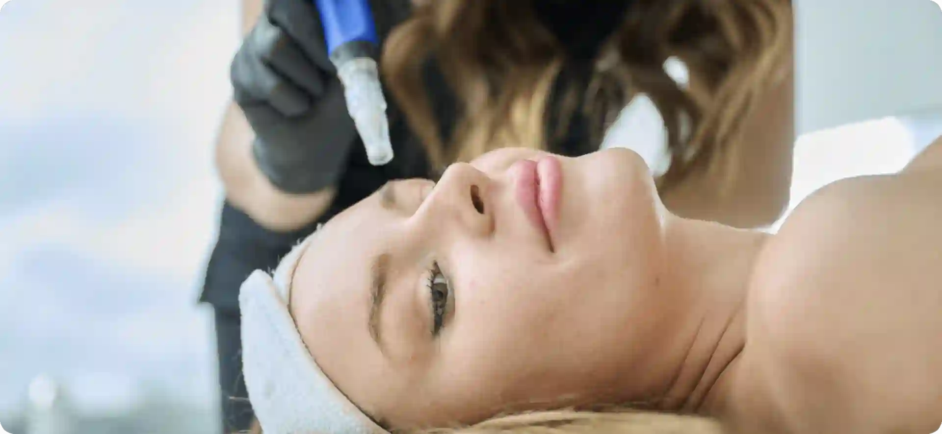 How Do Microneedles Trigger New Collagen and Elastin in Loose Skin Isle of Isla?